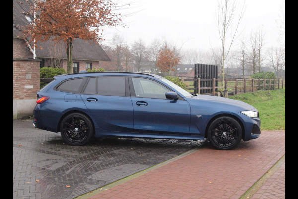 BMW 3 Serie Touring 330e | Plug-In Hybride | 19 Inch | Trekhaak | NL-Auto | Facelift model |