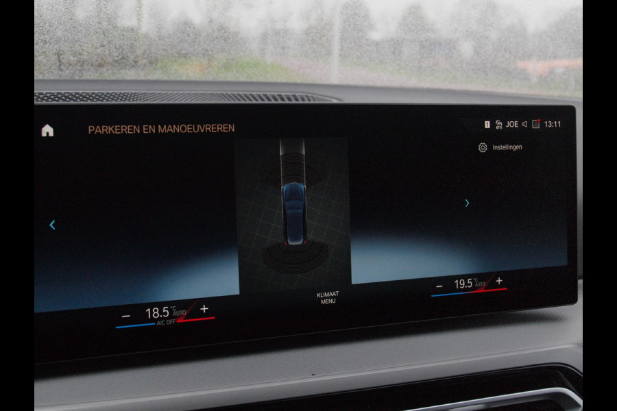 BMW 3 Serie Touring 330e | Plug-In Hybride | 19 Inch | Trekhaak | NL-Auto | Facelift model |