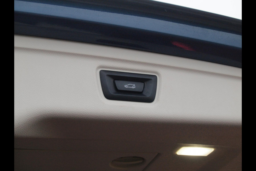 BMW 3 Serie Touring 330e | Plug-In Hybride | 19 Inch | Trekhaak | NL-Auto | Facelift model |