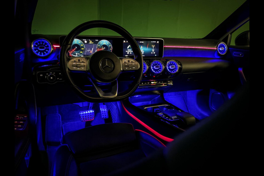Mercedes-Benz A-Klasse 200 AMG | Camera | Carplay | Pano | Sfeer