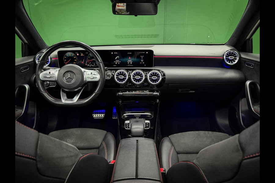 Mercedes-Benz A-Klasse 200 AMG | Camera | Carplay | Pano | Sfeer