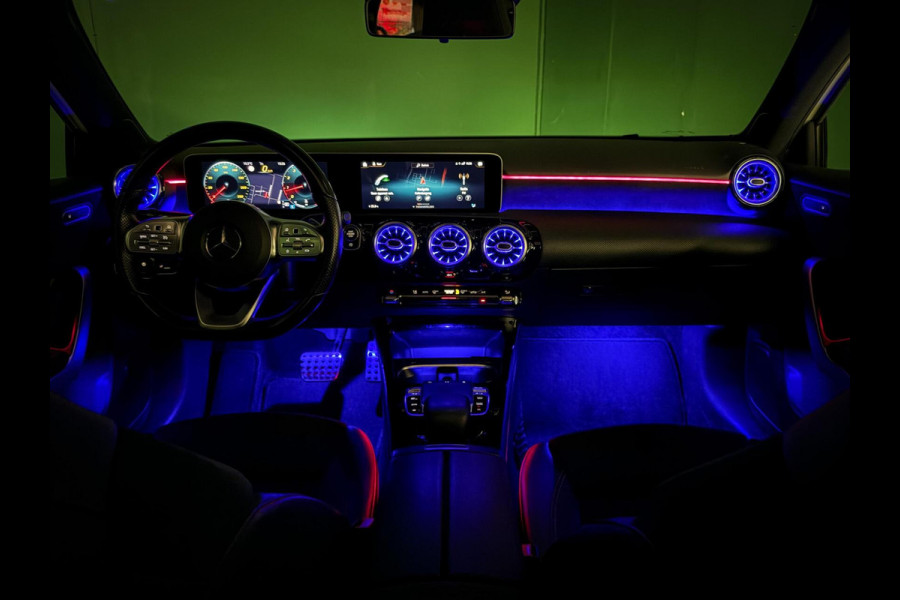Mercedes-Benz A-Klasse 200 AMG | Camera | Carplay | Pano | Sfeer
