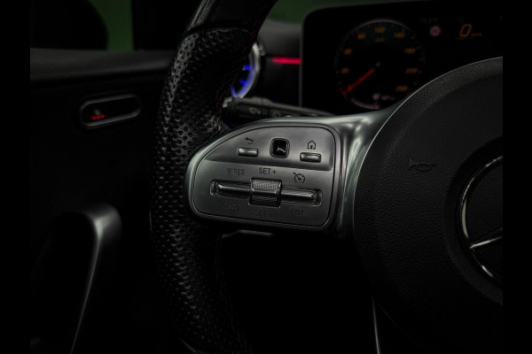 Mercedes-Benz A-Klasse 200 AMG | Camera | Carplay | Pano | Sfeer