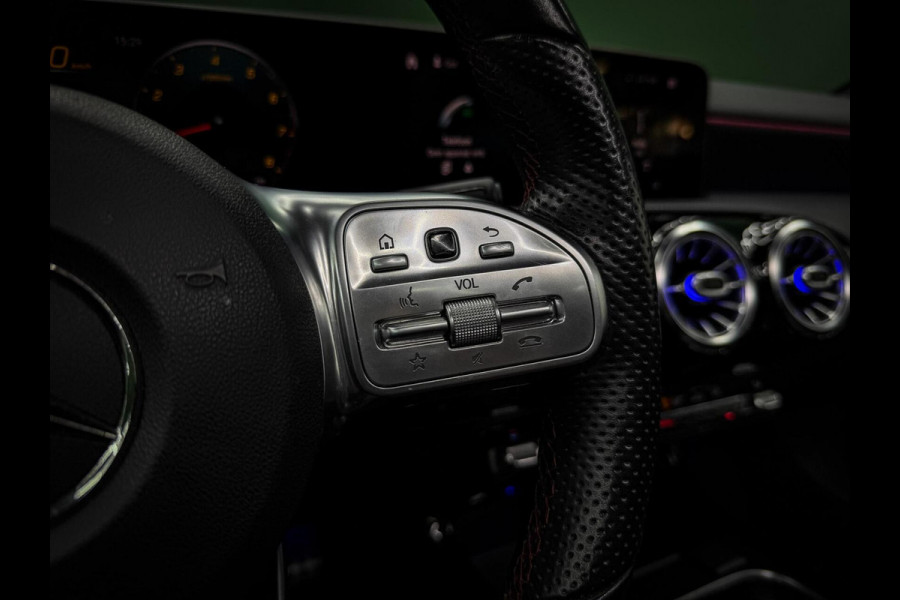 Mercedes-Benz A-Klasse 200 AMG | Camera | Carplay | Pano | Sfeer