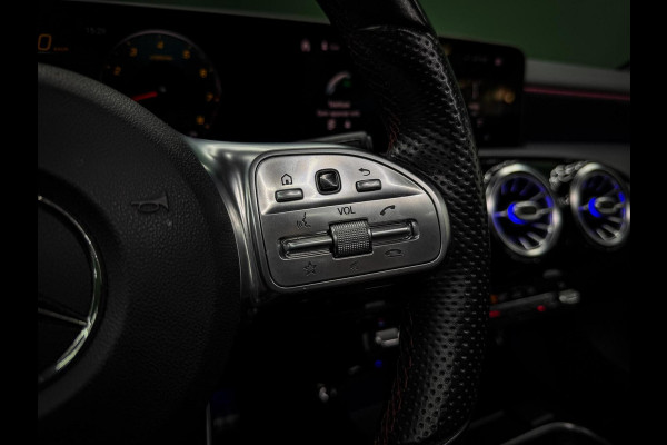Mercedes-Benz A-Klasse 200 AMG | Camera | Carplay | Pano | Sfeer