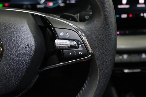 Škoda Octavia Combi 1.0 e-TSI Ambition Automaat - N.A.P. Airco, Cruise, PDC, Navi, Virtual display, Trekhaak.