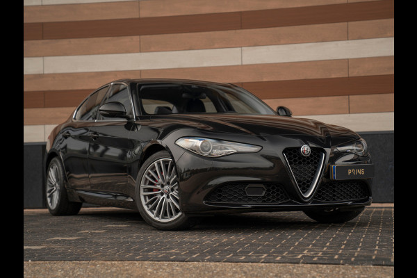 Alfa Romeo Giulia 2.0T 300pk Q2 | Performance Pack | Veloce stoelen | NL-auto | Adapt. onderstel