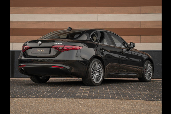 Alfa Romeo Giulia 2.0T 300pk Q2 | Performance Pack | Veloce stoelen | NL-auto | Adapt. onderstel