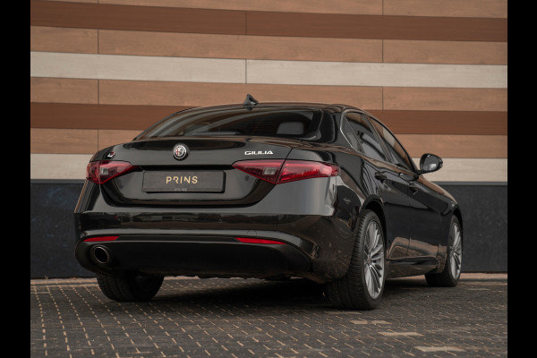 Alfa Romeo Giulia 2.0T 300pk Q2 | Performance Pack | Veloce stoelen | NL-auto | Adapt. onderstel