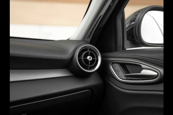 Alfa Romeo Giulia 2.0T 300pk Q2 | Performance Pack | Veloce stoelen | NL-auto | Adapt. onderstel