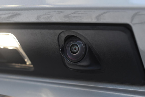 Volvo XC60 T6 350PK Automaat Plug-in Hybrid AWD Plus Dark / Navigatie / Adaptieve Cruisecontrol / Head Up-Display / Panorama dak / Leder / Elektrische stoelen / 360 Camera / Trekhaak /