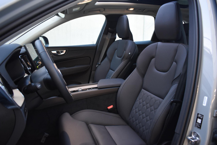 Volvo XC60 T6 350PK Automaat Plug-in Hybrid AWD Plus Dark / Navigatie / Adaptieve Cruisecontrol / Head Up-Display / Panorama dak / Leder / Elektrische stoelen / 360 Camera / Trekhaak /