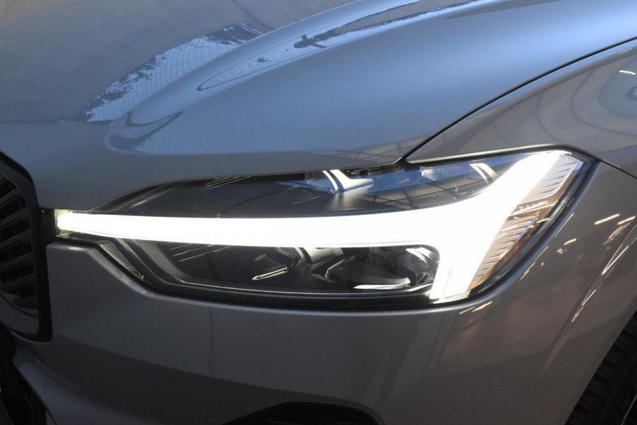 Volvo XC60 T6 350PK Automaat Plug-in Hybrid AWD Plus Dark / Navigatie / Adaptieve Cruisecontrol / Head Up-Display / Panorama dak / Leder / Elektrische stoelen / 360 Camera / Trekhaak /