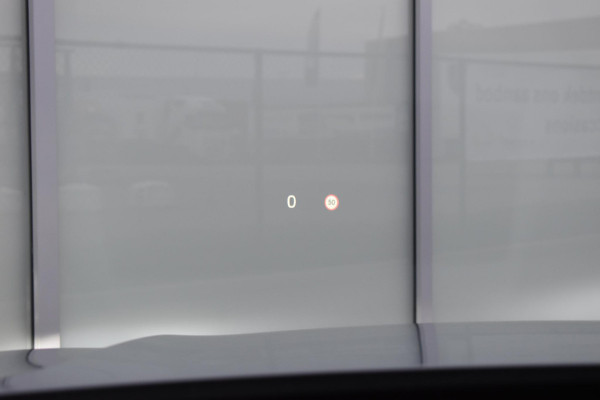 Volvo XC60 T6 350PK Automaat Plug-in Hybrid AWD Plus Dark / Navigatie / Adaptieve Cruisecontrol / Head Up-Display / Panorama dak / Leder / Elektrische stoelen / 360 Camera / Trekhaak /