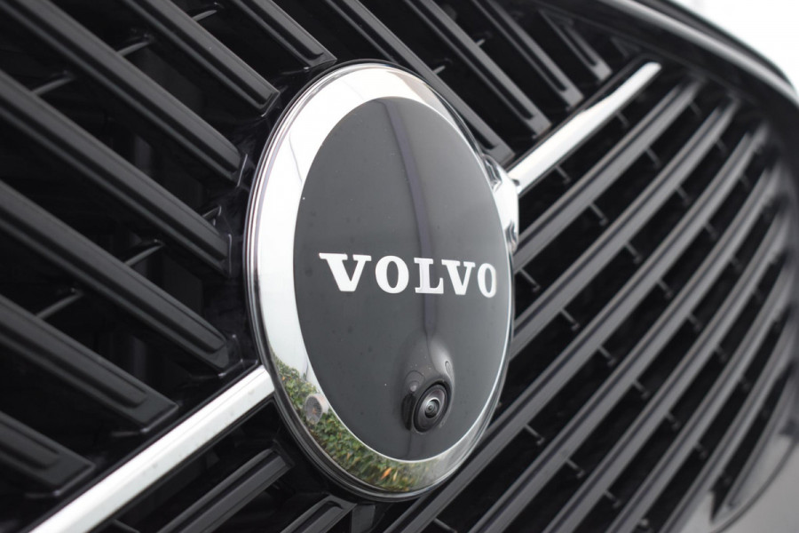 Volvo XC60 T6 350PK Automaat Plug-in Hybrid AWD Plus Dark / Navigatie / Adaptieve Cruisecontrol / Head Up-Display / Panorama dak / Leder / Elektrische stoelen / 360 Camera / Trekhaak /