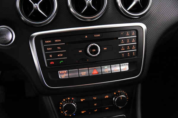 Mercedes-Benz A-Klasse 180 AMG-Line Ambiente *Navi*Stoelverwarming*