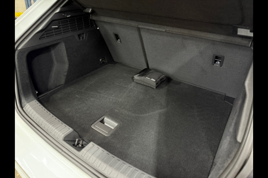 Audi A3 Sportback 35 TFSI S edition | S-Line | Pano | Camera | Matrix LED | Sportstoelen | Adaptive Cruise | Navigatie