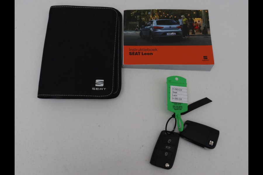 Seat Leon 1.5 TSI FR Ultimate Edition | Panoramadak | Stoelverwarming | Beats Audio | Camera | Carplay | Leder/Alcantara | Keyless | Virtual Cockpit | Full LED | Navigatie