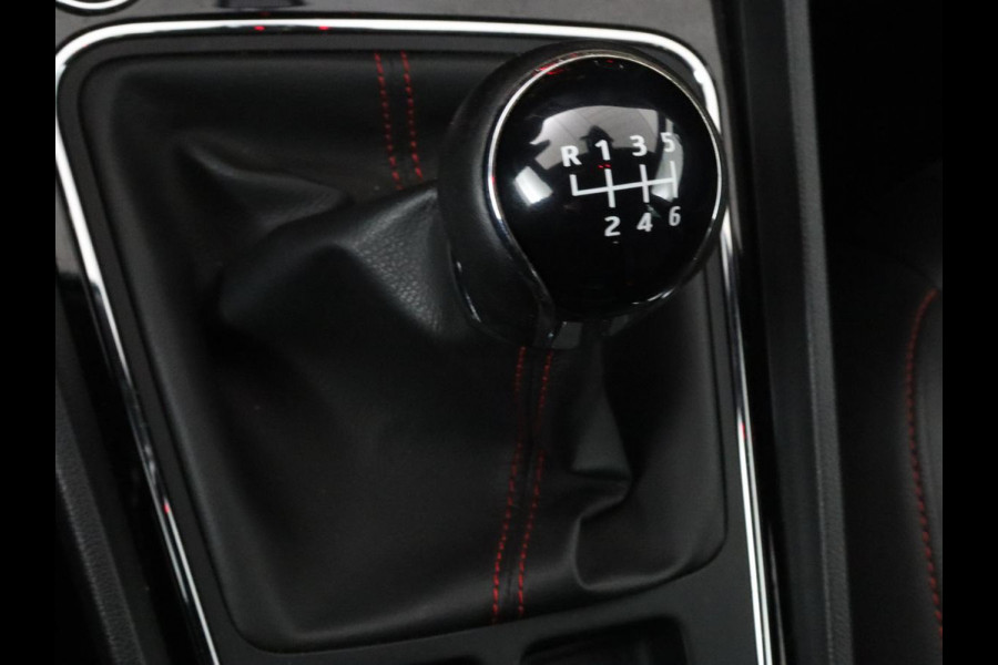 Seat Leon 1.5 TSI FR Ultimate Edition | Panoramadak | Stoelverwarming | Beats Audio | Camera | Carplay | Leder/Alcantara | Keyless | Virtual Cockpit | Full LED | Navigatie