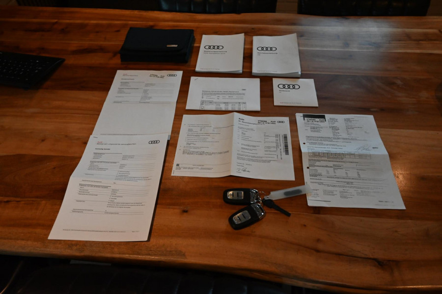 Audi A6 Avant 1.8 TFSI ultra 190 PK Adaptive Trekhaak Pano Half/Leer PDC 19'' S-Line