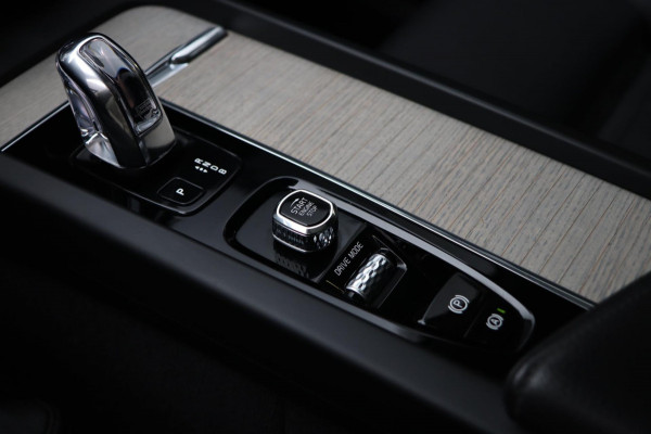 Volvo XC60 2.0 T8 Twin Engine AWD Inscription / PANODAK / HUD / KEYLESS / 2X MEMORY / CAMERA