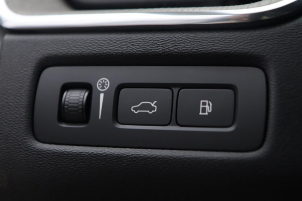 Volvo XC60 2.0 T8 Twin Engine AWD Inscription / PANODAK / HUD / KEYLESS / 2X MEMORY / CAMERA