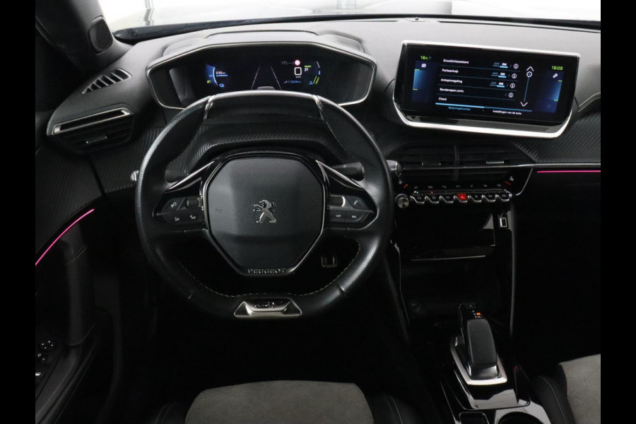 Peugeot e-2008 EV GT 50 kWh | Panoramadak | Stoelverwarming | Adaptive cruise | Leder/Alcantara | Carplay | 18'' | Camera | Navigatie | Dodehoek detectie