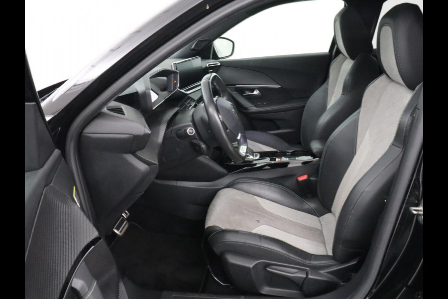 Peugeot e-2008 EV GT 50 kWh | Panoramadak | Stoelverwarming | Adaptive cruise | Leder/Alcantara | Carplay | 18'' | Camera | Navigatie | Dodehoek detectie
