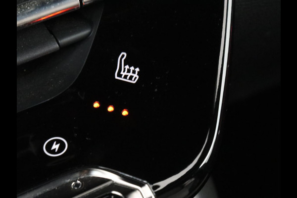 Peugeot e-2008 EV GT 50 kWh | Panoramadak | Stoelverwarming | Adaptive cruise | Leder/Alcantara | Carplay | 18'' | Camera | Navigatie | Dodehoek detectie