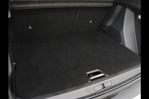 Peugeot e-2008 EV GT 50 kWh | Panoramadak | Stoelverwarming | Adaptive cruise | Leder/Alcantara | Carplay | 18'' | Camera | Navigatie | Dodehoek detectie