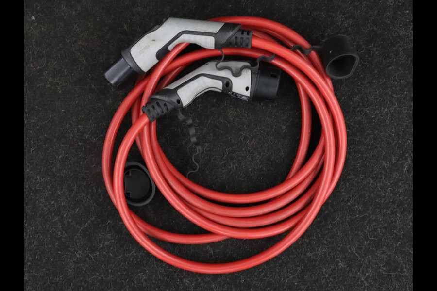 Peugeot e-2008 EV GT 50 kWh | Panoramadak | Stoelverwarming | Adaptive cruise | Leder/Alcantara | Carplay | 18'' | Camera | Navigatie | Dodehoek detectie