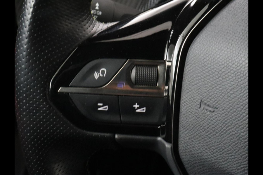 Peugeot e-2008 EV GT 50 kWh | Panoramadak | Stoelverwarming | Adaptive cruise | Leder/Alcantara | Carplay | 18'' | Camera | Navigatie | Dodehoek detectie