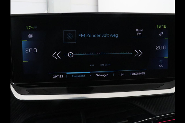 Peugeot e-2008 EV GT 50 kWh | Panoramadak | Stoelverwarming | Adaptive cruise | Leder/Alcantara | Carplay | 18'' | Camera | Navigatie | Dodehoek detectie