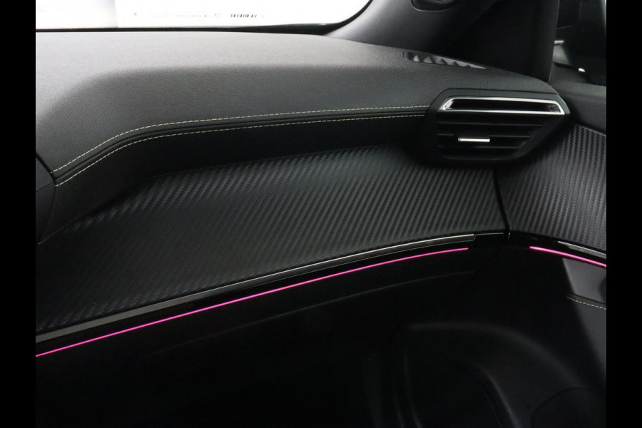 Peugeot e-2008 EV GT 50 kWh | Panoramadak | Stoelverwarming | Adaptive cruise | Leder/Alcantara | Carplay | 18'' | Camera | Navigatie | Dodehoek detectie