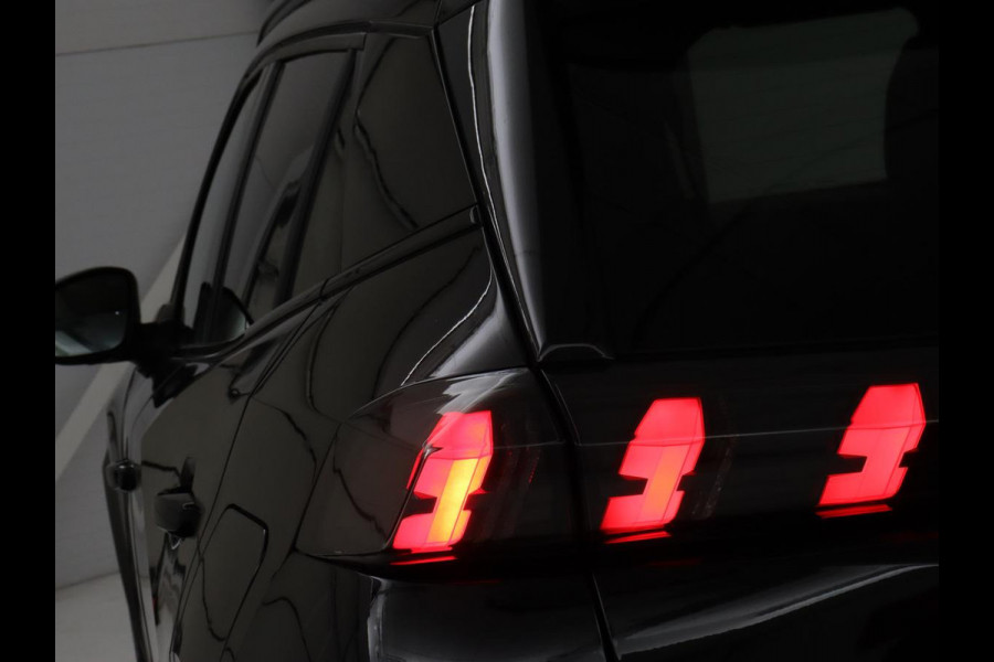 Peugeot e-2008 EV GT 50 kWh | Panoramadak | Stoelverwarming | Adaptive cruise | Leder/Alcantara | Carplay | 18'' | Camera | Navigatie | Dodehoek detectie
