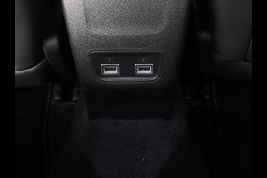 Peugeot e-2008 EV GT 50 kWh | Panoramadak | Stoelverwarming | Adaptive cruise | Leder/Alcantara | Carplay | 18'' | Camera | Navigatie | Dodehoek detectie