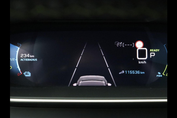 Peugeot e-2008 EV GT 50 kWh | Panoramadak | Stoelverwarming | Adaptive cruise | Leder/Alcantara | Carplay | 18'' | Camera | Navigatie | Dodehoek detectie