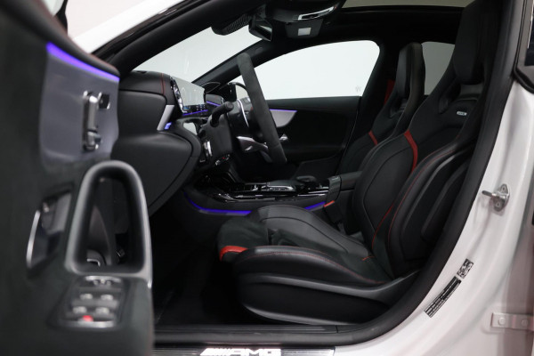 Mercedes-Benz AMG CLA 45 BTW/MULTIBEAM/VIRTUAL/SFEER/KUIP+MEMORY/19" LMV/CAM/ACC/ECC/12 MND GARANTIE