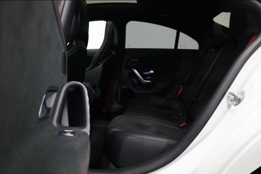 Mercedes-Benz AMG CLA 45 BTW/MULTIBEAM/VIRTUAL/SFEER/KUIP+MEMORY/19" LMV/CAM/ACC/ECC/12 MND GARANTIE