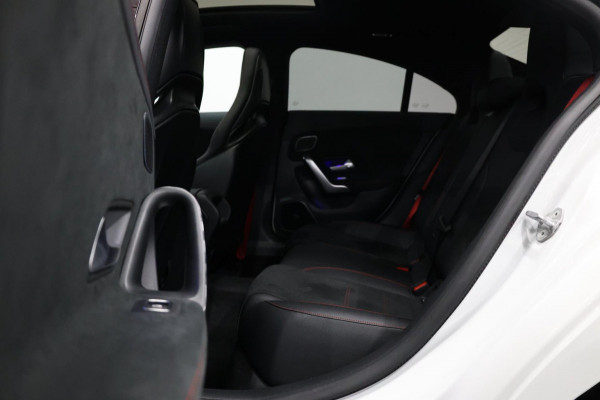Mercedes-Benz AMG CLA 45 BTW/MULTIBEAM/VIRTUAL/SFEER/KUIP+MEMORY/19" LMV/CAM/ACC/ECC/12 MND GARANTIE
