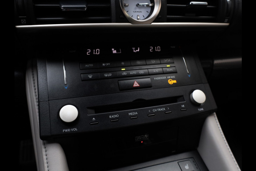 Lexus RC 300h F SPORT Line | Mark Levinson | Safety Pack | Stoelventilati