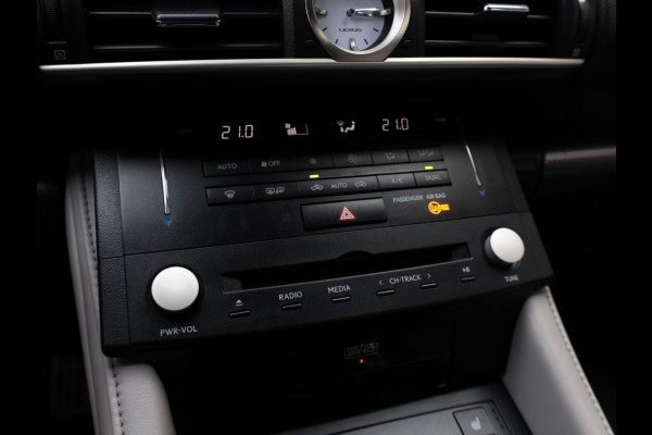 Lexus RC 300h F SPORT Line | Mark Levinson | Safety Pack | Stoelventilati