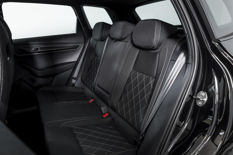 Škoda Karoq 1.5 TSI ACT 150 PK Sportline Business - Automaat | Elek. Trekhaak | Dig. Cockpit | Adapt. Cruise | PDC | Camera | NAV + App. Connect | ECC | DAB | LM 18" | 7979