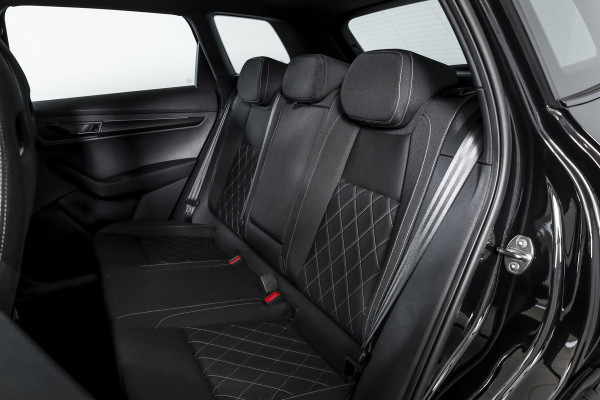 Škoda Karoq 1.5 TSI ACT 150 PK Sportline Business - Automaat | Elek. Trekhaak | Dig. Cockpit | Adapt. Cruise | PDC | Camera | NAV + App. Connect | ECC | DAB | LM 18" | 7979