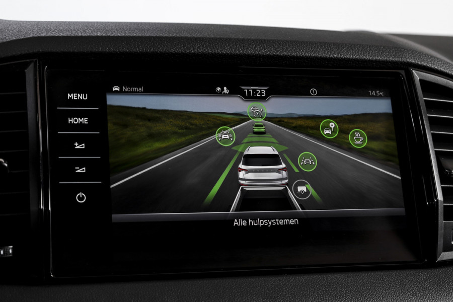 Škoda Karoq 1.5 TSI ACT 150 PK Sportline Business - Automaat | Elek. Trekhaak | Dig. Cockpit | Adapt. Cruise | PDC | Camera | NAV + App. Connect | ECC | DAB | LM 18" | 7979