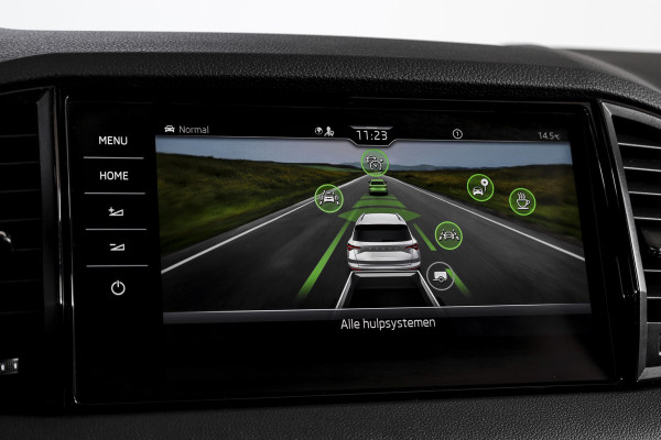 Škoda Karoq 1.5 TSI ACT 150 PK Sportline Business - Automaat | Elek. Trekhaak | Dig. Cockpit | Adapt. Cruise | PDC | Camera | NAV + App. Connect | ECC | DAB | LM 18" | 7979