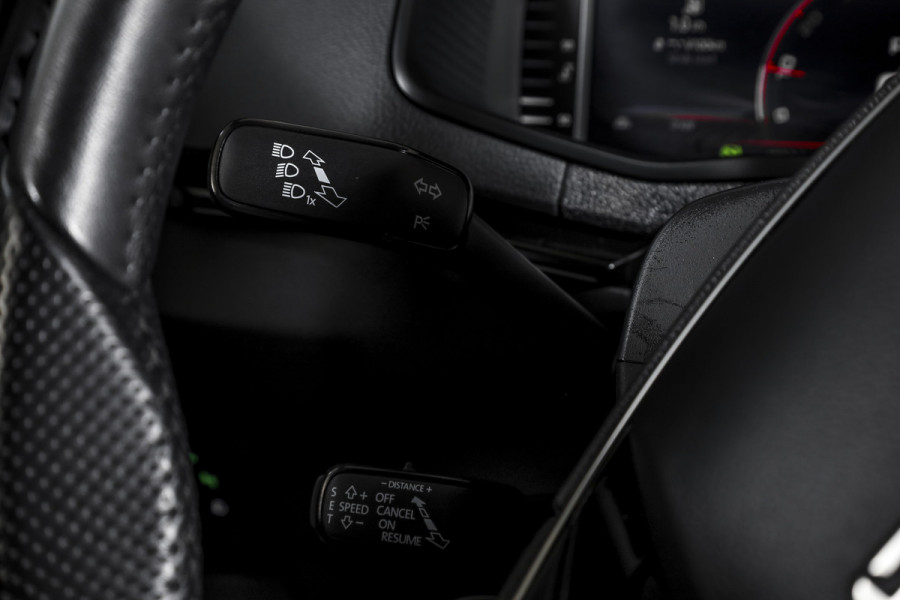 Škoda Karoq 1.5 TSI ACT 150 PK Sportline Business - Automaat | Elek. Trekhaak | Dig. Cockpit | Adapt. Cruise | PDC | Camera | NAV + App. Connect | ECC | DAB | LM 18" | 7979