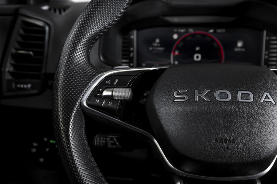 Škoda Karoq 1.5 TSI ACT 150 PK Sportline Business - Automaat | Elek. Trekhaak | Dig. Cockpit | Adapt. Cruise | PDC | Camera | NAV + App. Connect | ECC | DAB | LM 18" | 7979