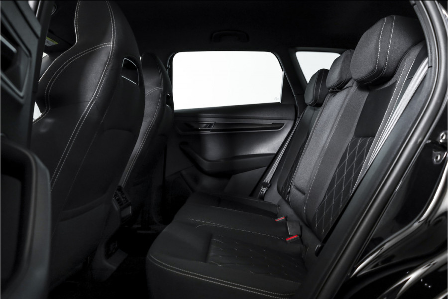 Škoda Karoq 1.5 TSI ACT 150 PK Sportline Business - Automaat | Elek. Trekhaak | Dig. Cockpit | Adapt. Cruise | PDC | Camera | NAV + App. Connect | ECC | DAB | LM 18" | 7979