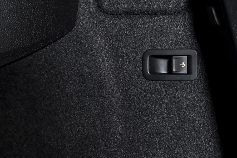 Škoda Karoq 1.5 TSI ACT 150 PK Sportline Business - Automaat | Elek. Trekhaak | Dig. Cockpit | Adapt. Cruise | PDC | Camera | NAV + App. Connect | ECC | DAB | LM 18" | 7979